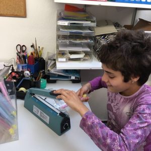 Irati Urumea Hortz Klinikarentzako poltsaratzea egiten