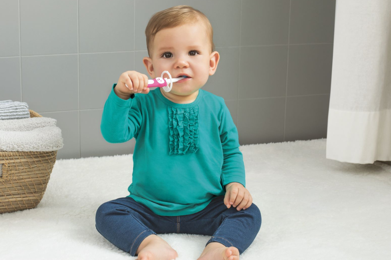 Pasta de dientes para niños pequeños, mejor sin flúor.